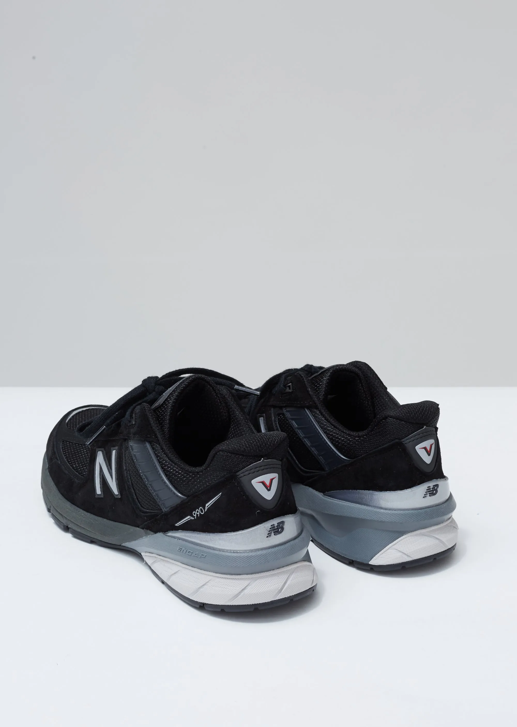 990v5 Sneakers