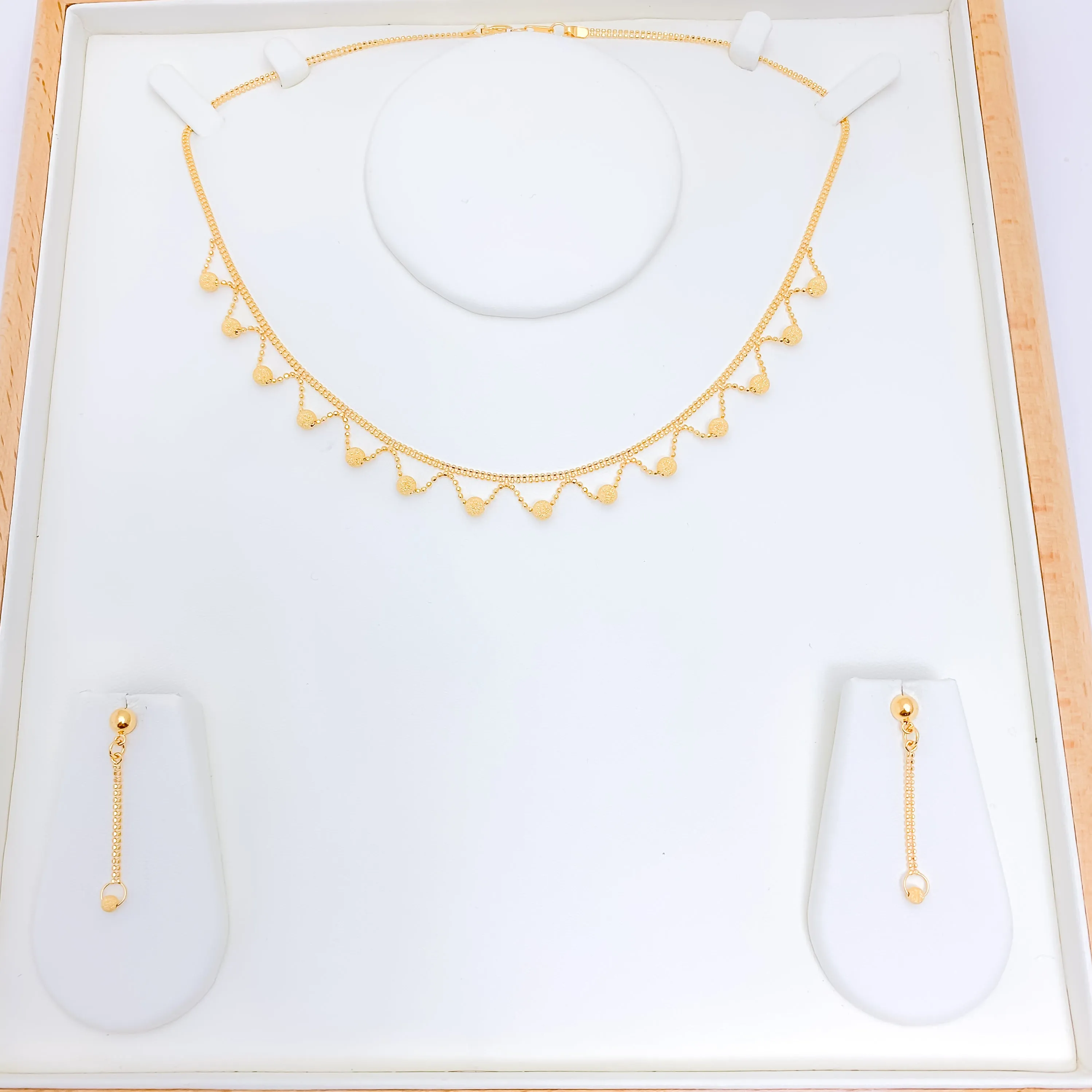 Adorable Lightweight Necklace Set