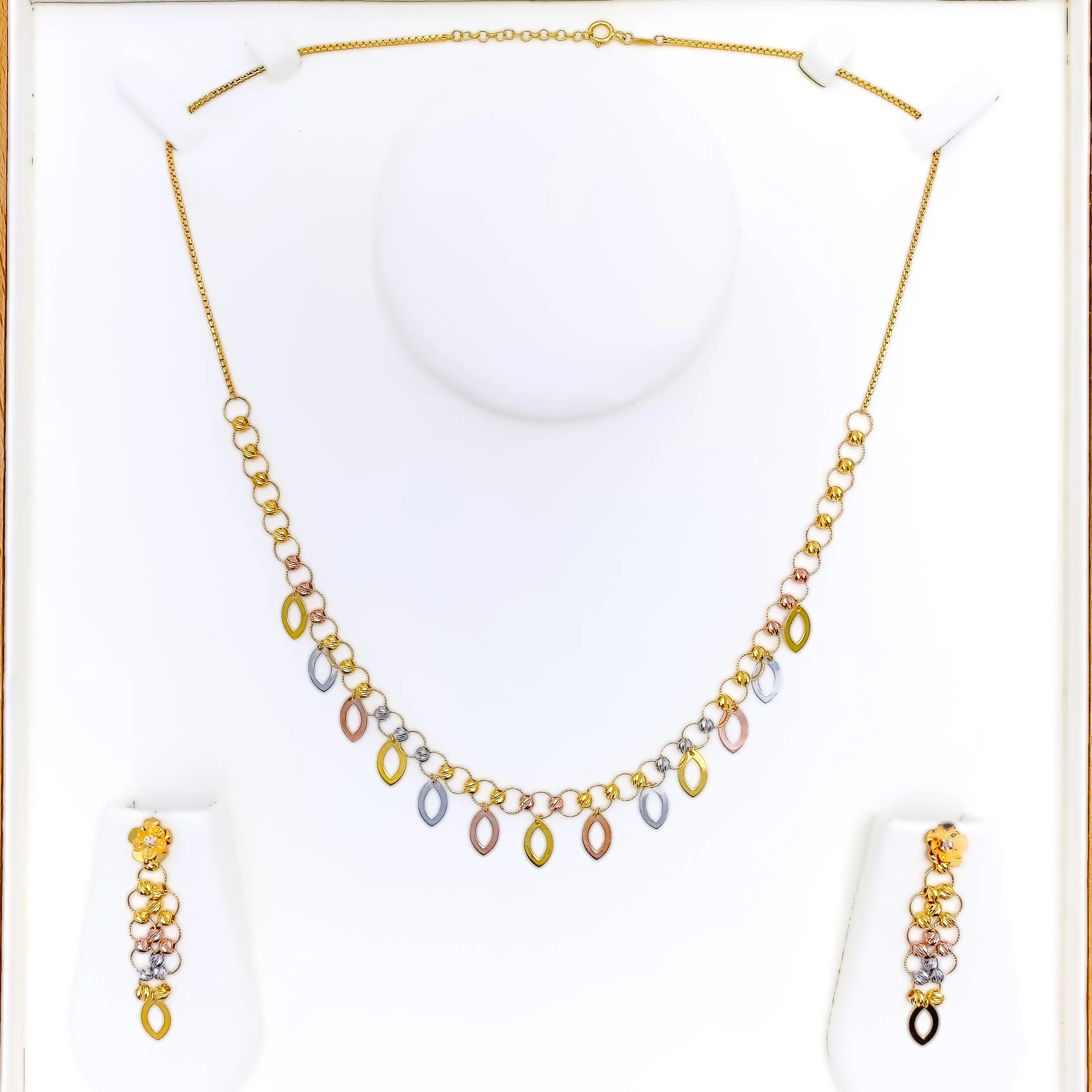 Attractive Marquise Leaf 22K Gold Necklace Set