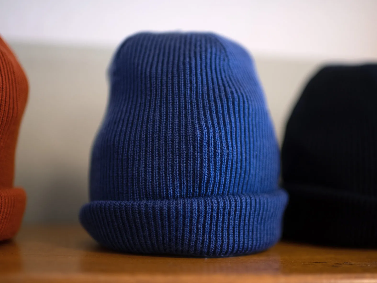 BEANIE. 100% MERlNO WOOL. DUTCH BLUE