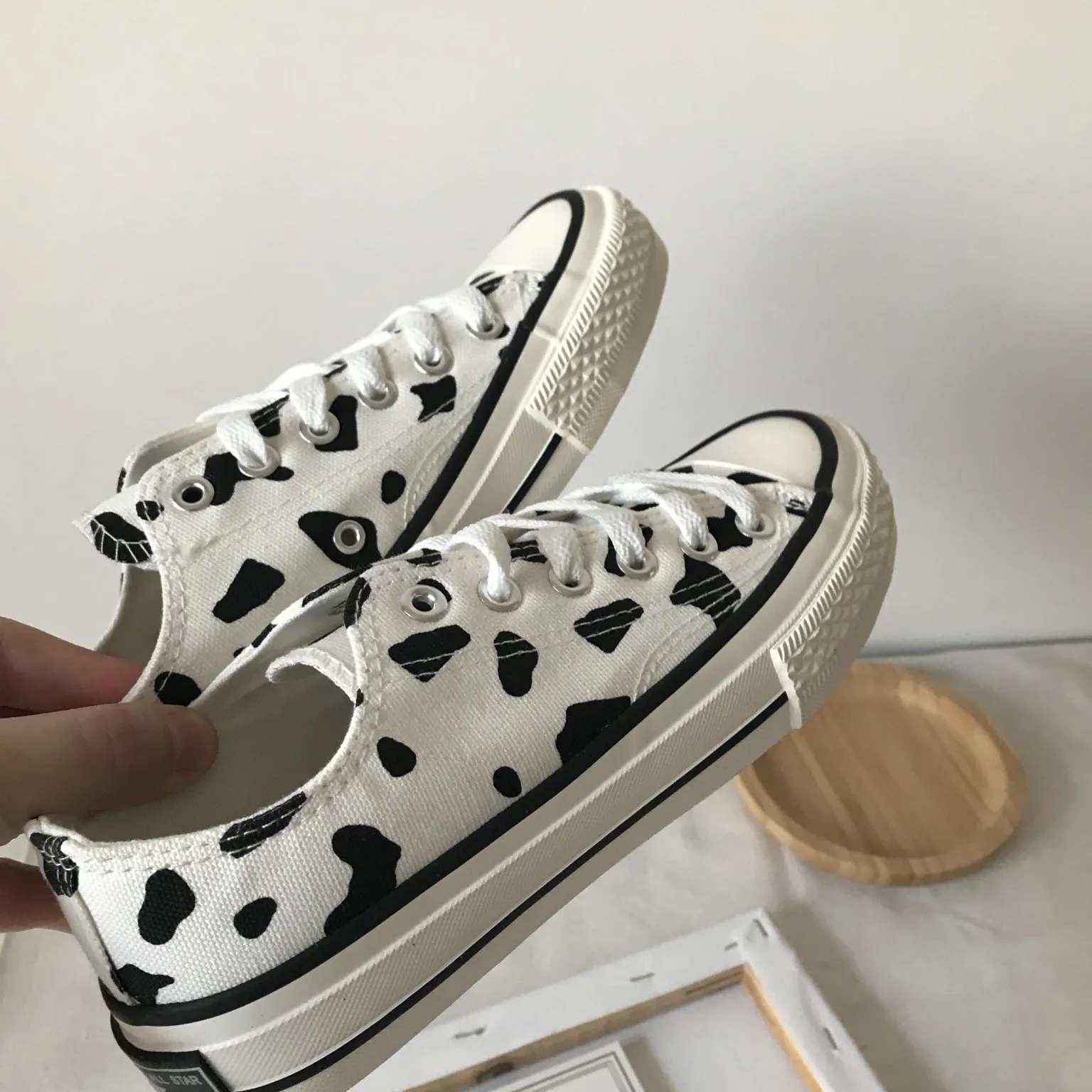 Milk Spots Hand-painted Canvas Shoes AD11704