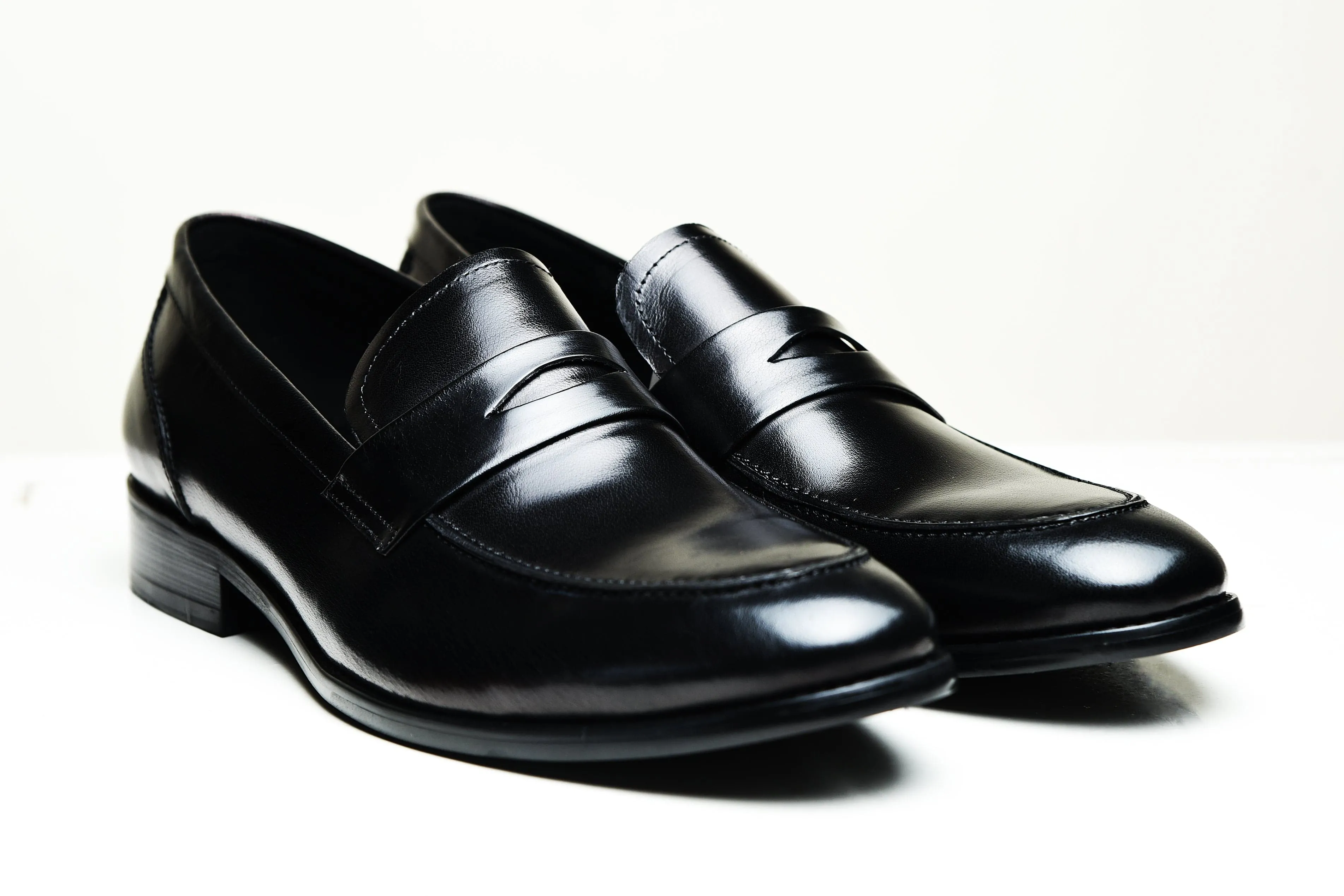 VICTOR | Wide Leather Penny Loafer