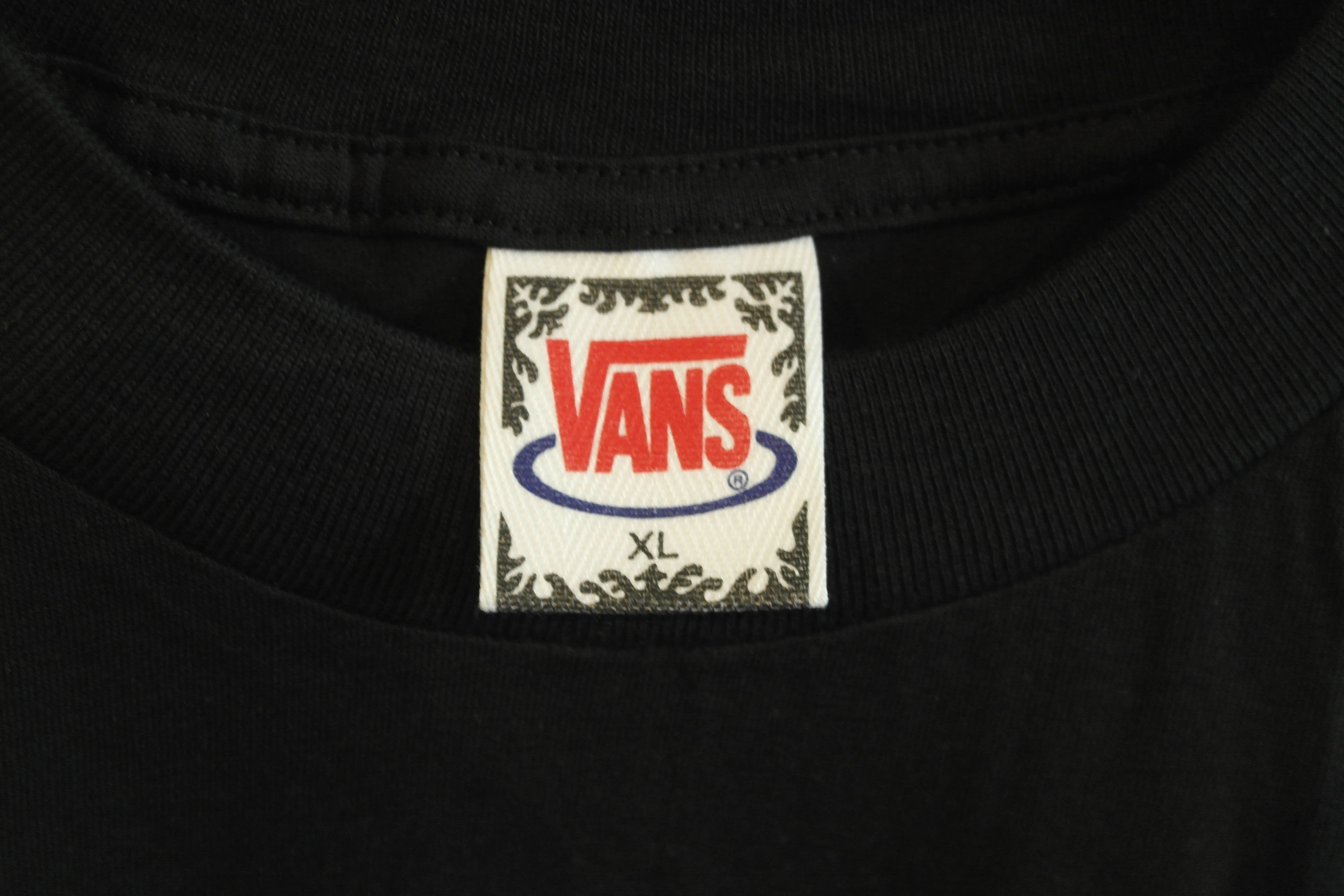 vintage van's 66 oval t-shirt ~ XL