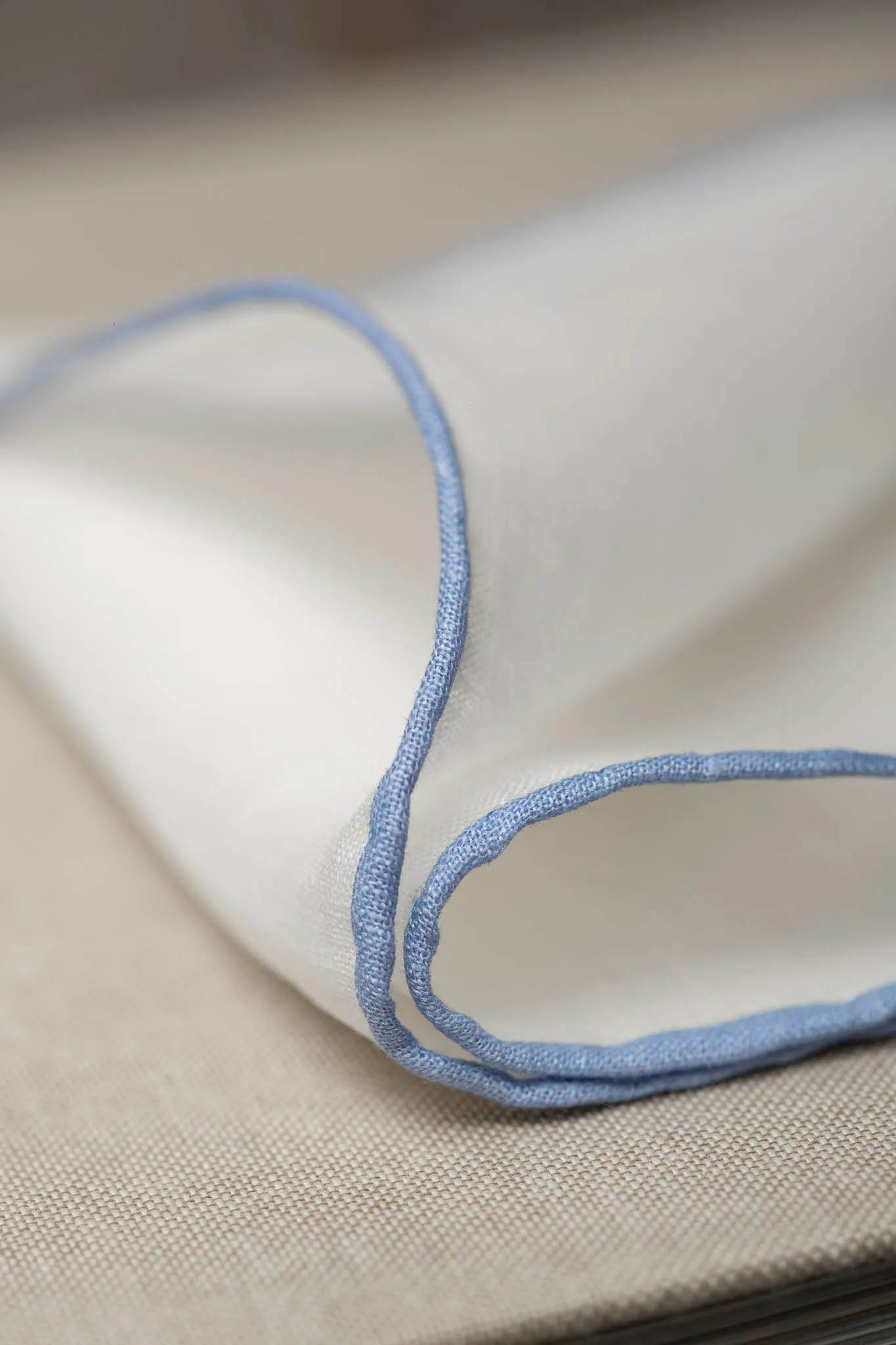 WHITE/LIGHT BLUE LINEN POCKET SQUARE - Made in Italy