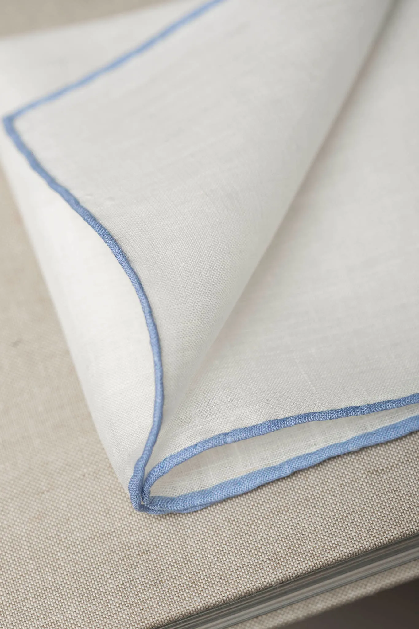 WHITE/LIGHT BLUE LINEN POCKET SQUARE - Made in Italy